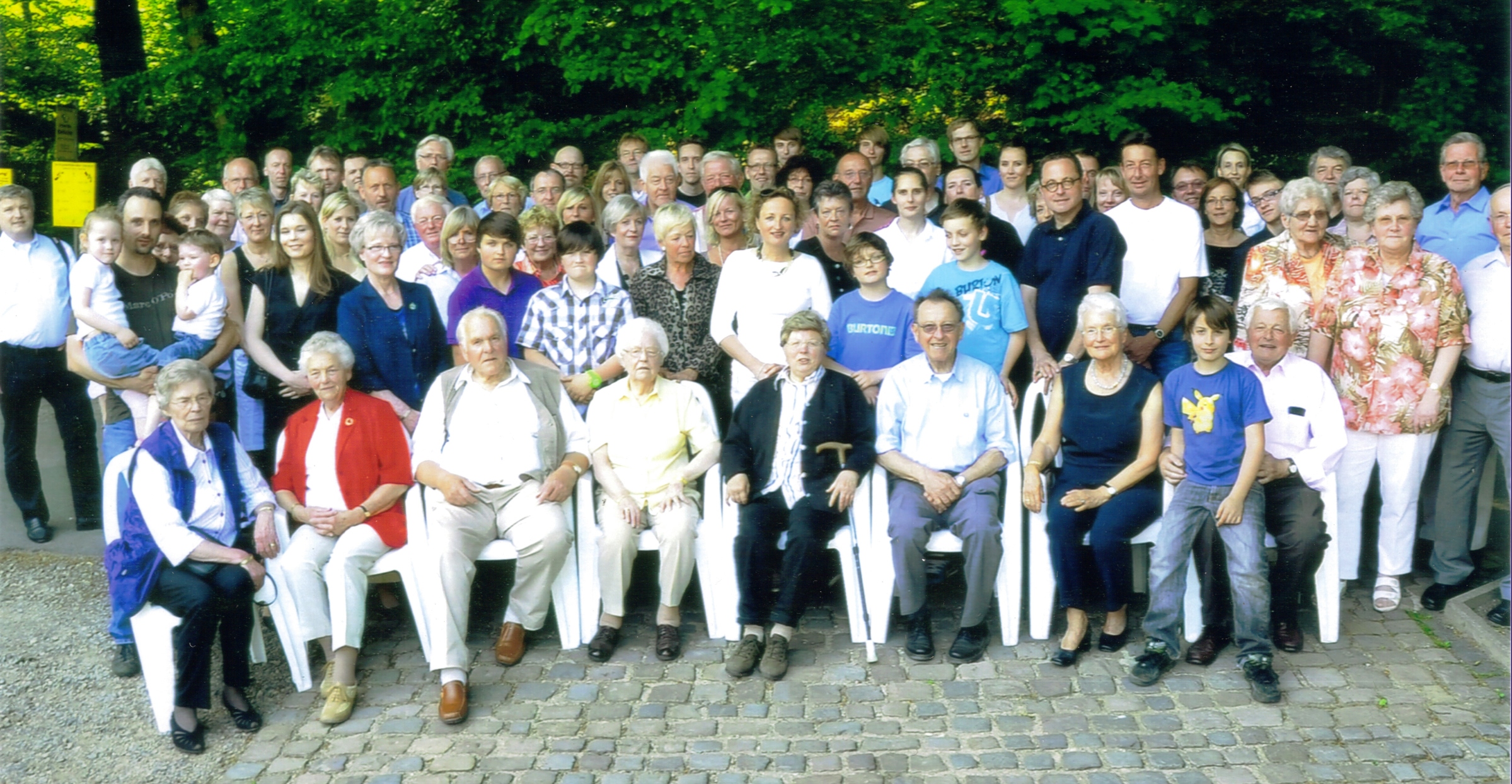 Familientreffen des PEITGEN-Clans Mai 2011 in Holsteins Mühle bei Nümbrecht - zum Vergrößern bitte anklicken !!!